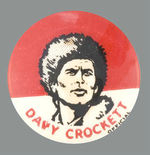 "DAVY CROCKETT" RARE ENGLISH PINBACK PICTURING FESS PARKER.