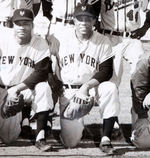 WILLIE MAYS ALL-STARS BARNSTORMING TEAM PHOTO WITH AARON/DOBY/IRVIN/BANKS AND OTHERS.
