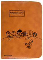 "PEANUTS" CHARACTER HIGH QUALITY ZIPPERED BINDER.