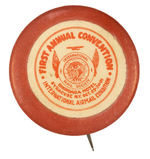 HISTORIC "INTERNATIONAL AIR MAIL SOCIETY" FIRST CONVENTION BUTTON.
