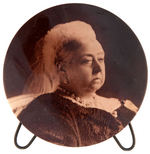 QUEEN VICTORIA LARGE RARE REAL PHOTO BUTTON WITH EASEL.