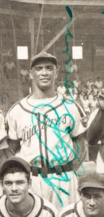 1946 TAMPICO ALIJADORES MEXICAN LEAGUE TEAM SIGNED PHOTO WITH RAYMOND BROWN.