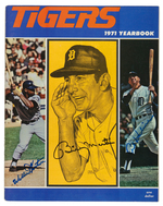 DETROIT "TIGERS 1971 YEARBOOK" SIGNED BY WILLIE HORTON, BILLY MARTIN & AL KALINE.