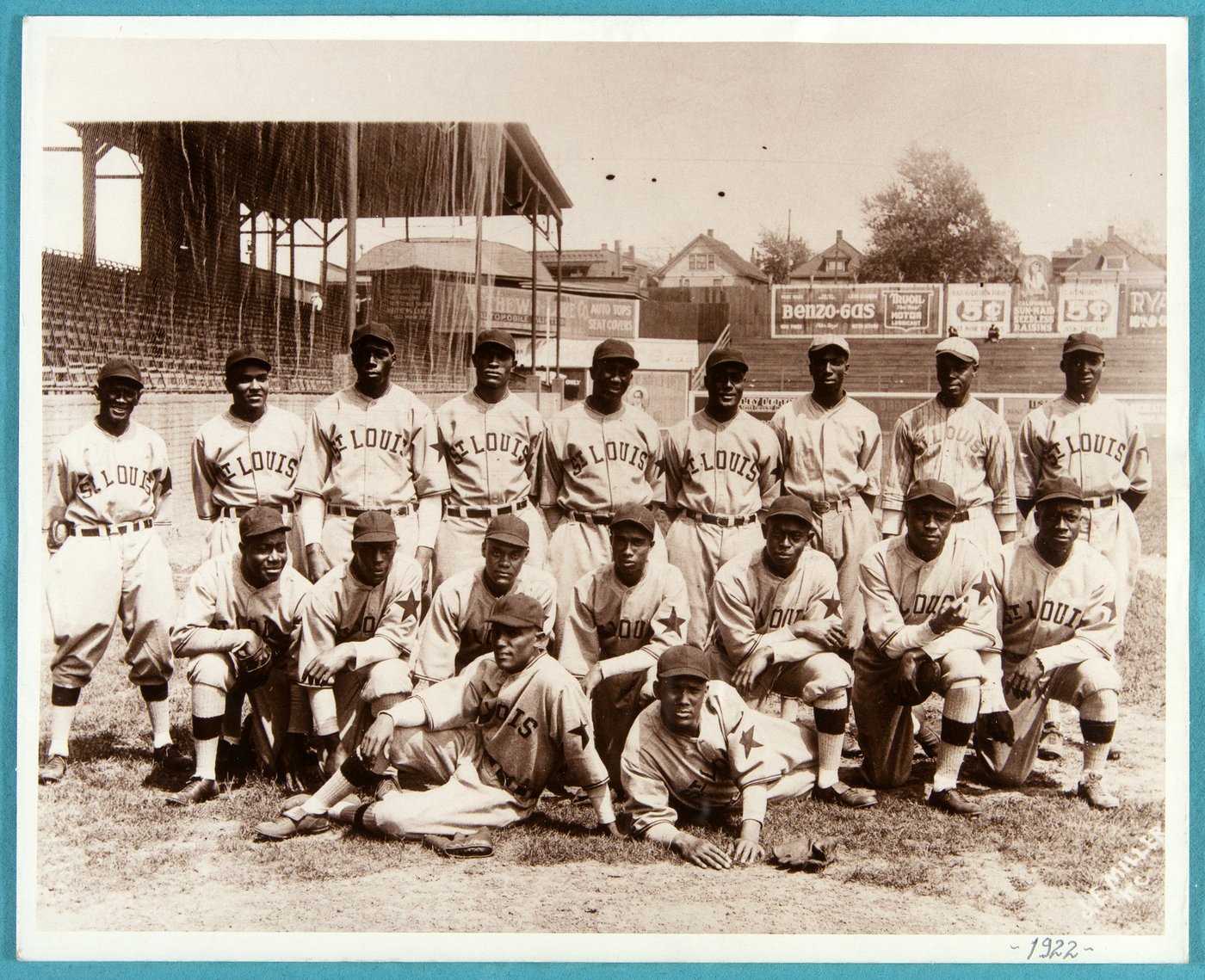 Hake's - 1922 ST. LOUIS STARS NEGRO LEAGUE TEAM PHOTO WITH COOL